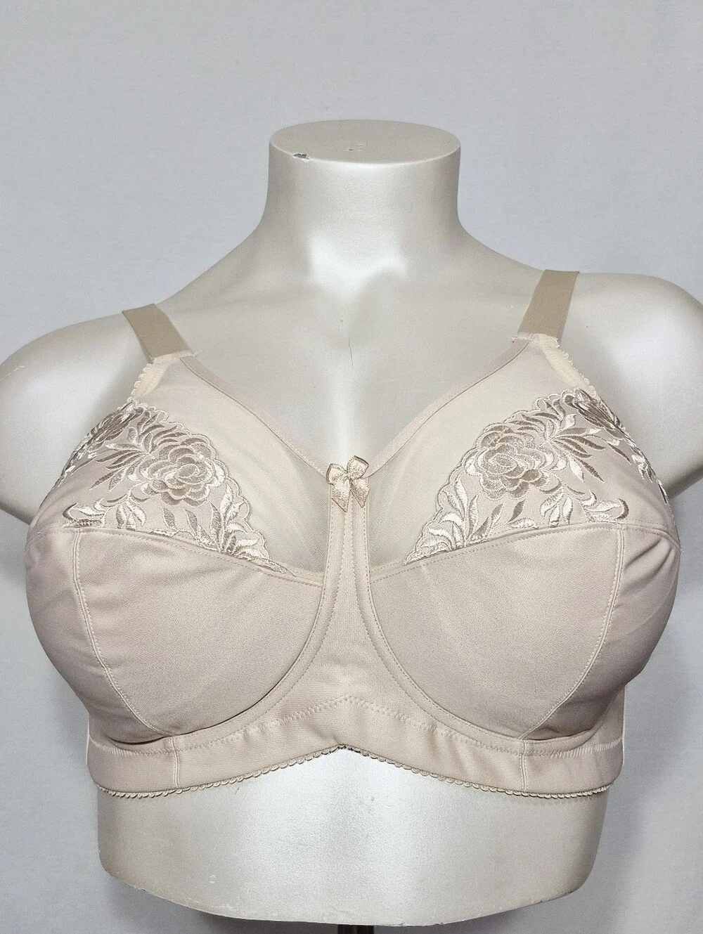 44D‎ Elila 1301 Microfiber Soft-Cup Wire Free Bra Beige NWT